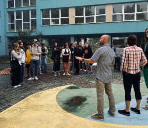 Studenti kvart si během projektového týdne vyzkoušeli jazykovou stopovačku